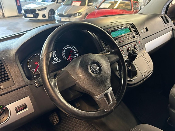 Volkswagen Multivan 16 of 25