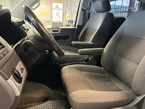Volkswagen Multivan 15 of 25