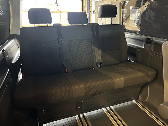 Volkswagen Multivan 17 of 25