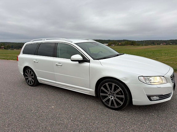 Volvo V70 2 of 5