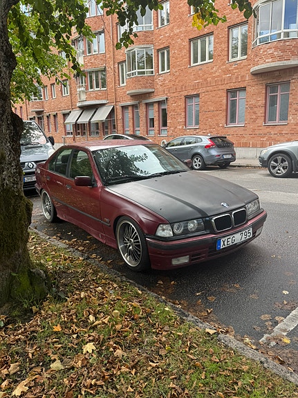 BMW 320i 2 of 6