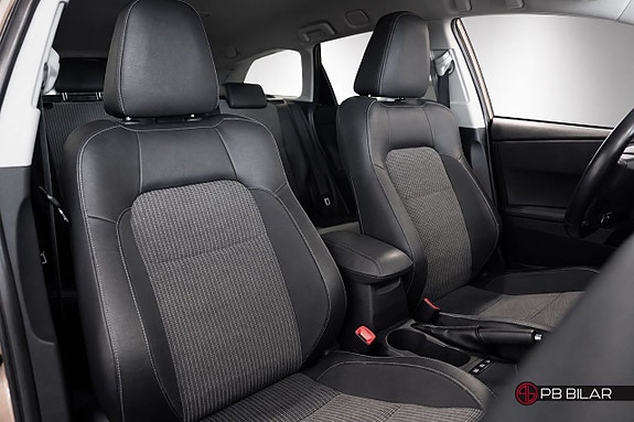 Toyota Auris 12 of 21