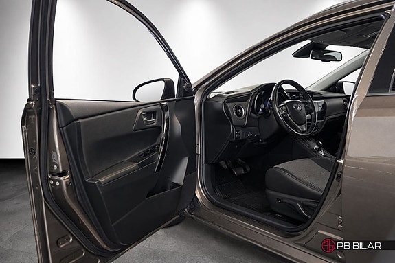 Toyota Auris 8 of 21