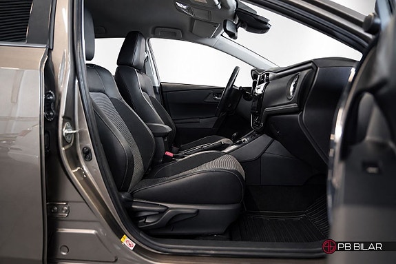 Toyota Auris 11 of 21