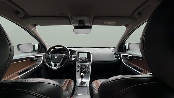 Volvo XC60 10 of 30