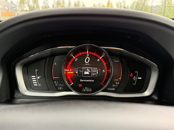 Volvo XC60 14 of 30