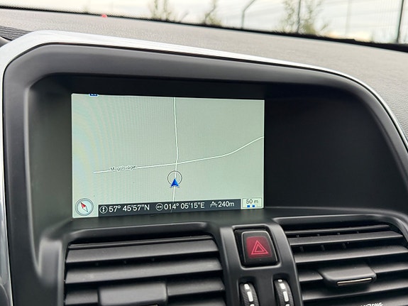 Volvo XC60 17 of 30