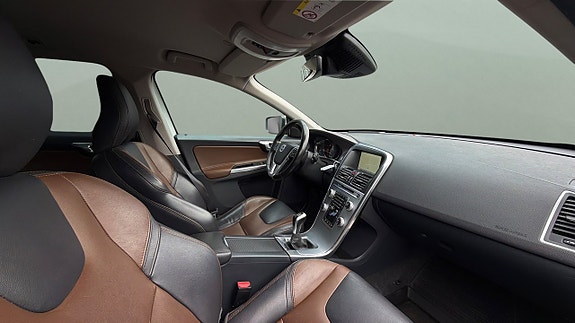 Volvo XC60 11 of 30