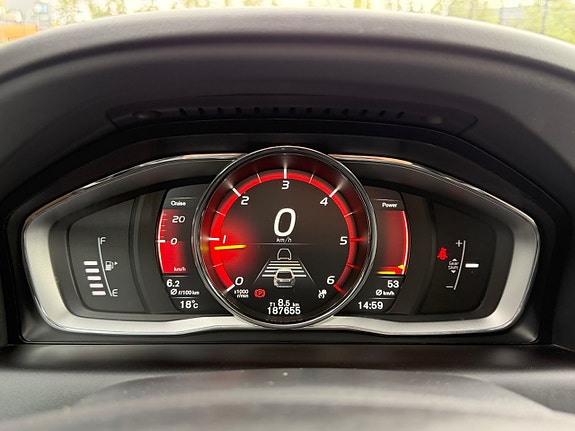 Volvo XC60 13 of 30