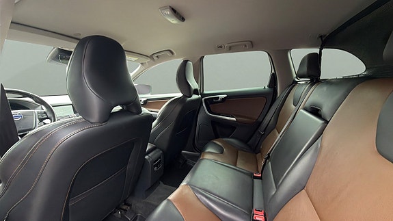 Volvo XC60 12 of 30