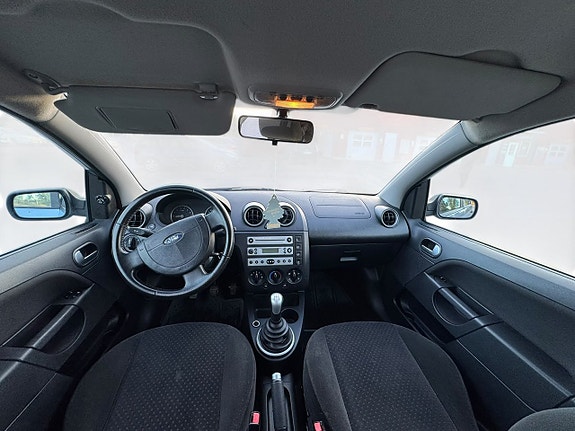 Ford Fiesta 9 of 12