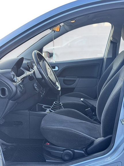 Ford Fiesta 7 of 12