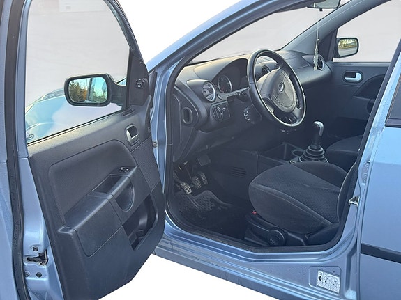Ford Fiesta 5 of 12