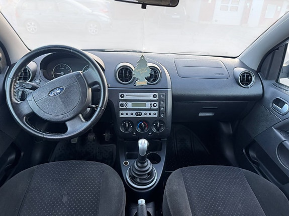 Ford Fiesta 8 of 12