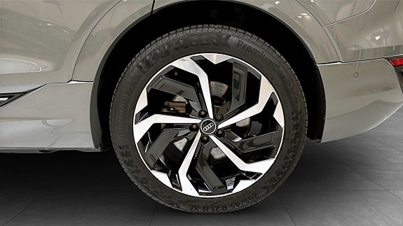 Audi Q8 e-tron 6 of 18