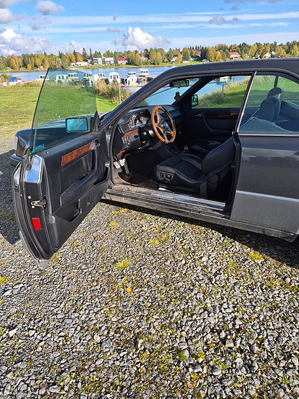 Mercedes-Benz 300 CE-24 6 of 7