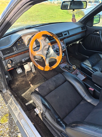Mercedes-Benz 300 CE-24 3 of 7