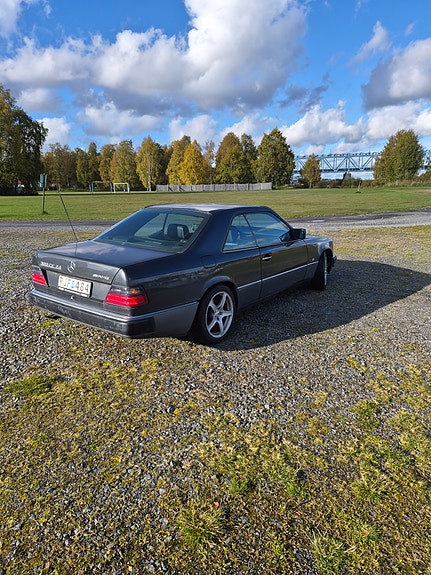 Mercedes-Benz 300 CE-24 7 of 7
