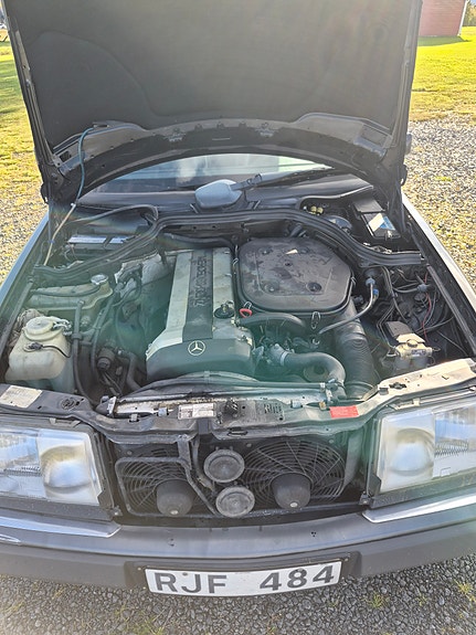 Mercedes-Benz 300 CE-24 2 of 7