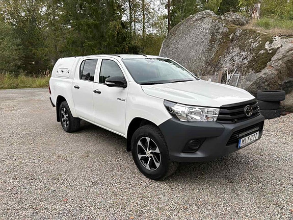 Toyota HiLux 2 of 5