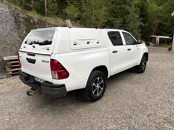 Toyota HiLux 4 of 5