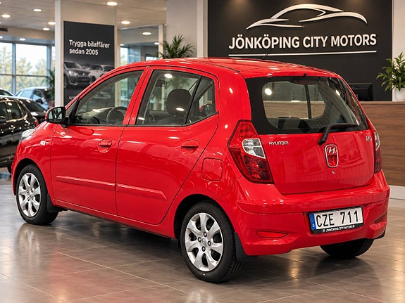 Hyundai i10 2 of 14