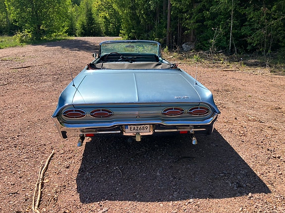 Oldsmobile Ninety-Eight 3 of 7