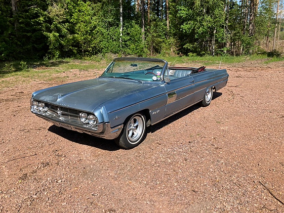 Oldsmobile Ninety-Eight 5 of 7