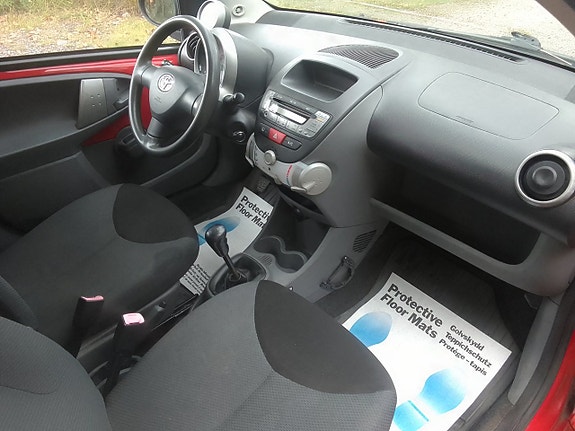 Toyota Aygo 3 of 6