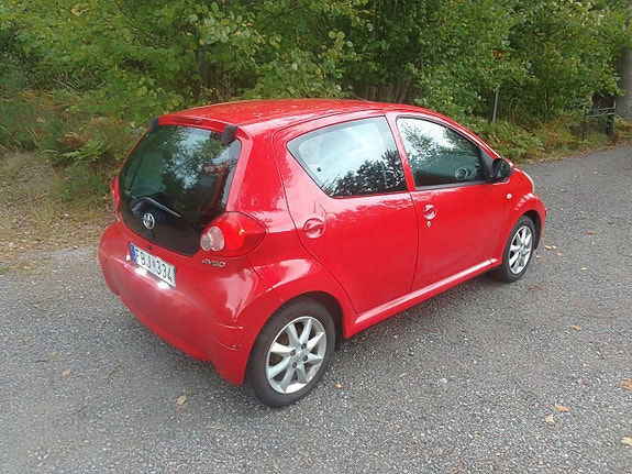 Toyota Aygo 2 of 6