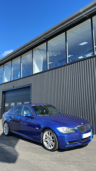 BMW 325i 3 of 7