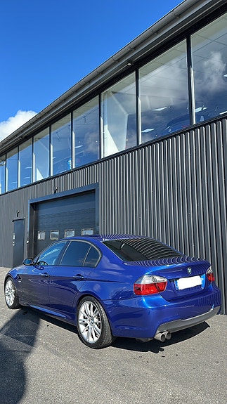 BMW 325i 2 of 7