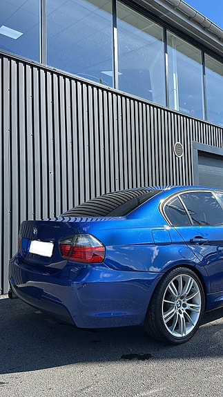 BMW 325i 4 of 7