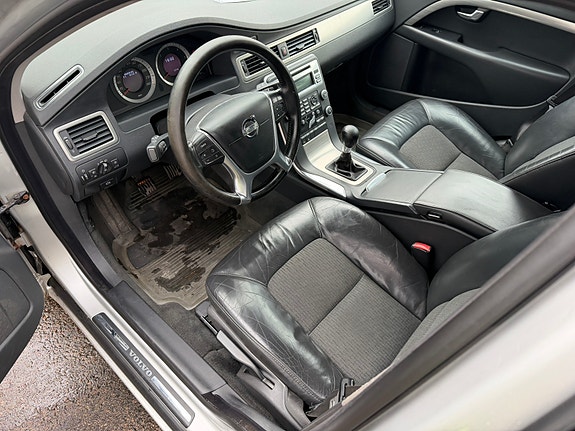 Volvo V70 5 of 6