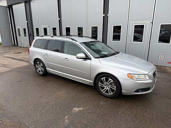 Volvo V70 3 of 6