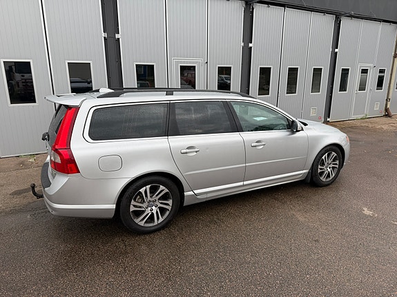 Volvo V70 4 of 6