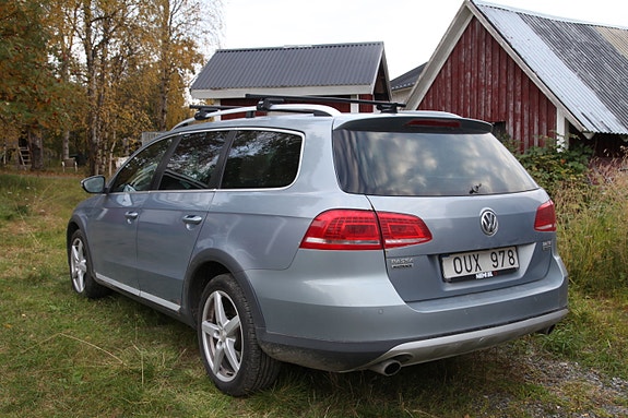 Volkswagen Passat Alltrack 2 of 17