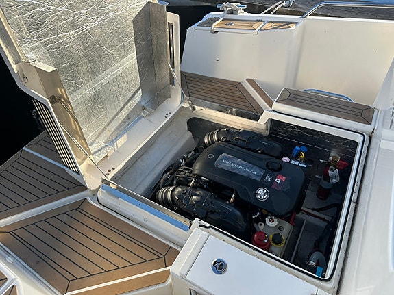 Gåshaga - Nimbus C9 – 2021 | Fully Equipped | Volvo Penta V8 350 HP | Excellent Condition 10 of 10
