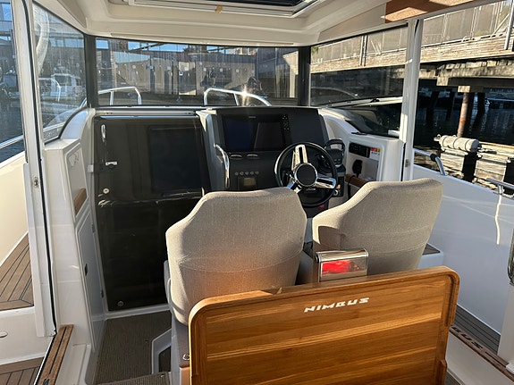 Gåshaga - Nimbus C9 – 2021 | Fully Equipped | Volvo Penta V8 350 HP | Excellent Condition 5 of 10
