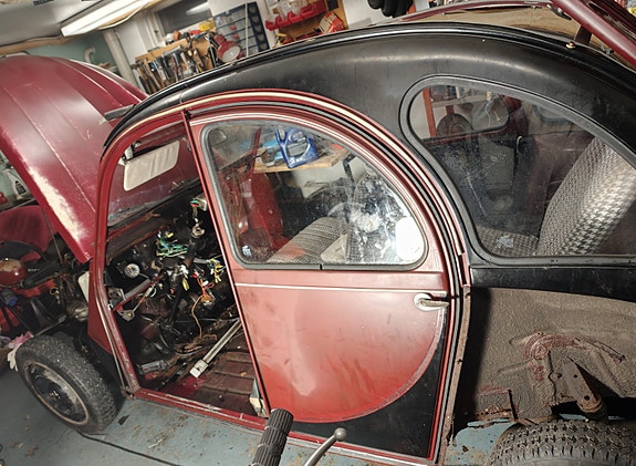 Citroen 2CV 5 of 6
