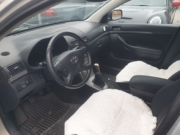 Toyota Avensis 6 of 14