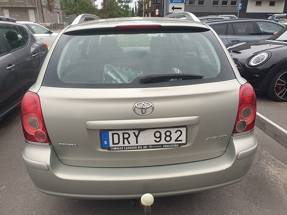 Toyota Avensis 13 of 14