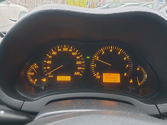 Toyota Avensis 4 of 14