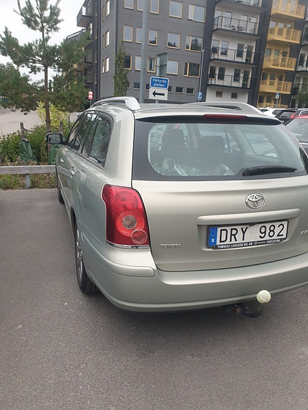 Toyota Avensis 2 of 14