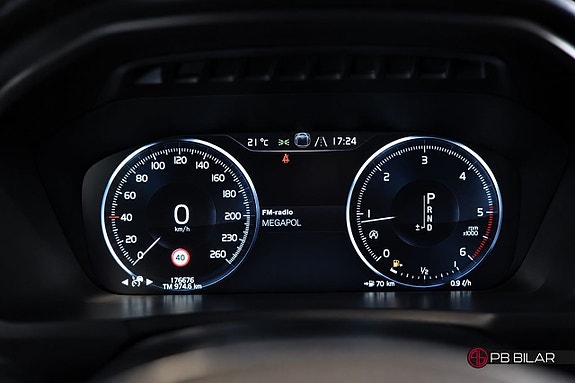 Volvo XC90 15 of 25