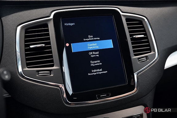 Volvo XC90 16 of 25