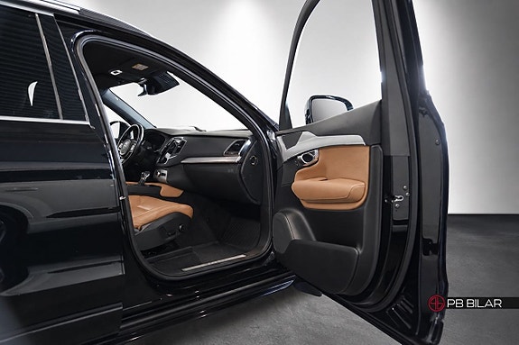 Volvo XC90 10 of 25