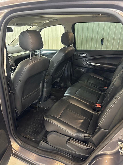 Ford S-MAX 9 of 13