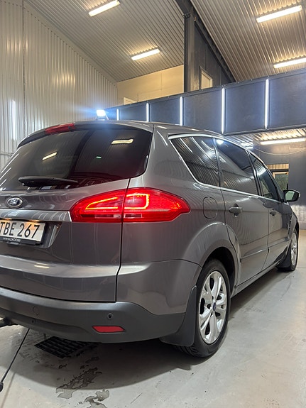 Ford S-MAX 4 of 13