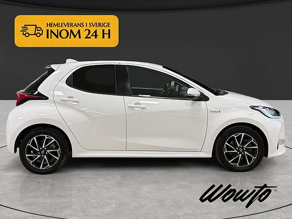 Toyota Yaris 3 of 17